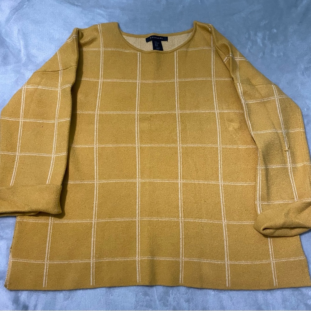 Tahari yellow and white grid pattern sweater